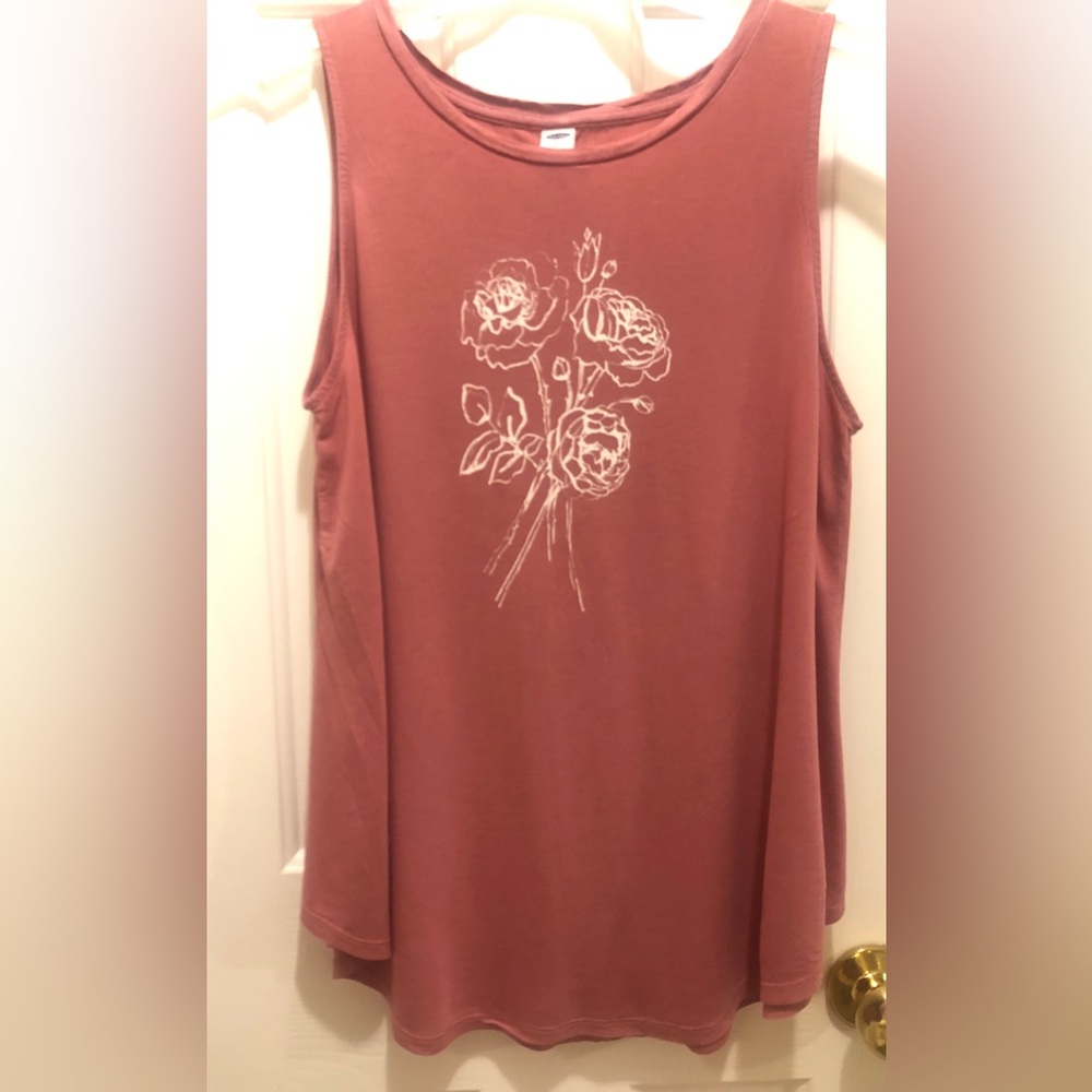 Women’s Large rose color Old Navy stretchy tank. Roses print on front.